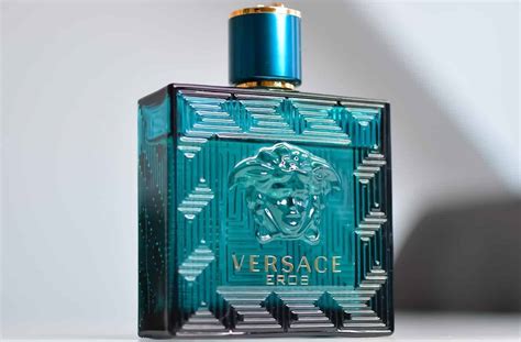 So I cracked my bottle of Versace Eros : r/fragrance .